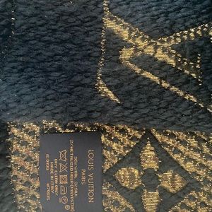 LOUIS VUITTON NAVY & GOLD SCARF